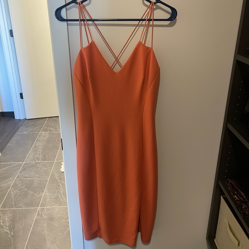 Knee-length dress with slit
